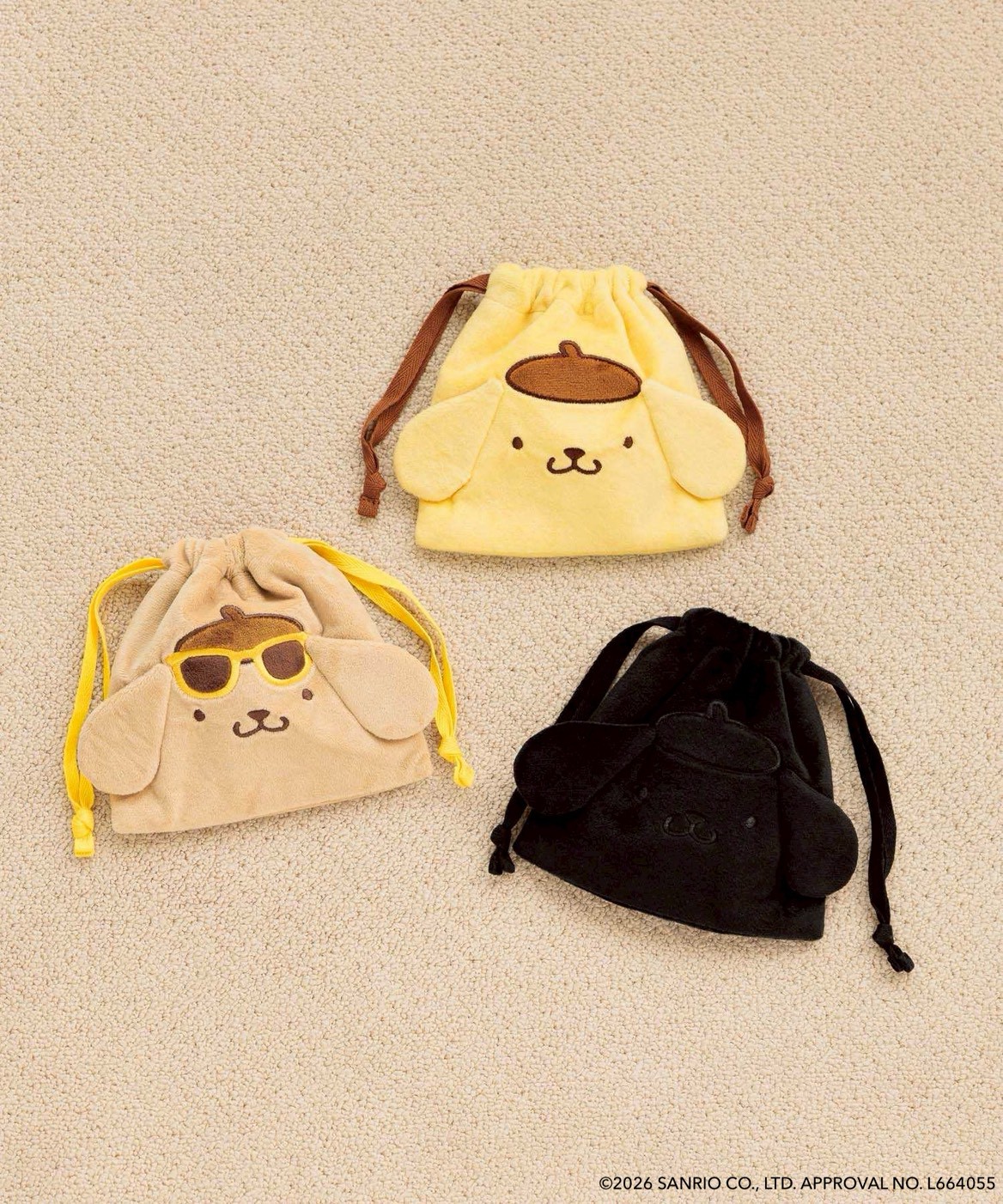 ぬい巾着ポーチ（各1790円）。スタンダード、日焼け、ブラック