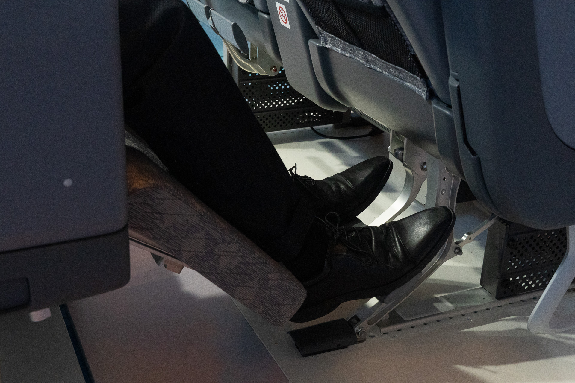 Equipped with both a footrest and a leg rest. The leg rest extends high enough to be used comfortably without the footrest.