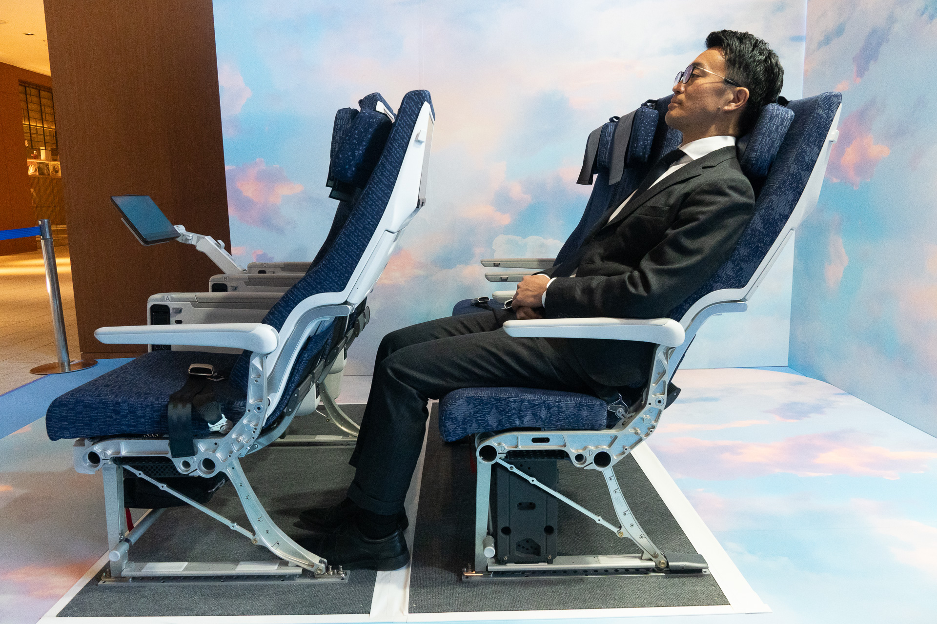 A 6-inch (approx. 15 cm) recline.