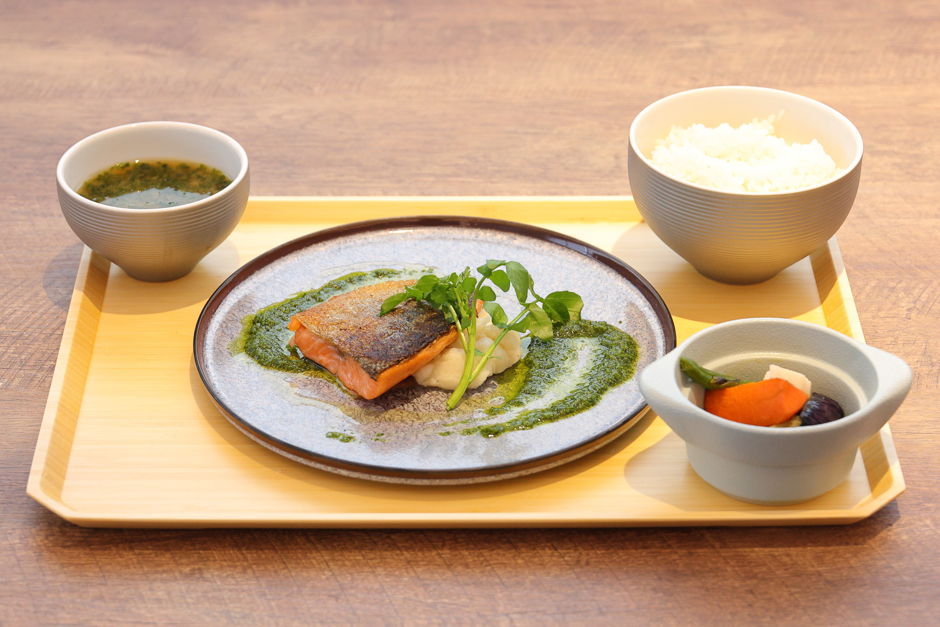 ご飯もクレソンソースも栃木県産。ホクホクとしたグリル野菜もとても美味しい