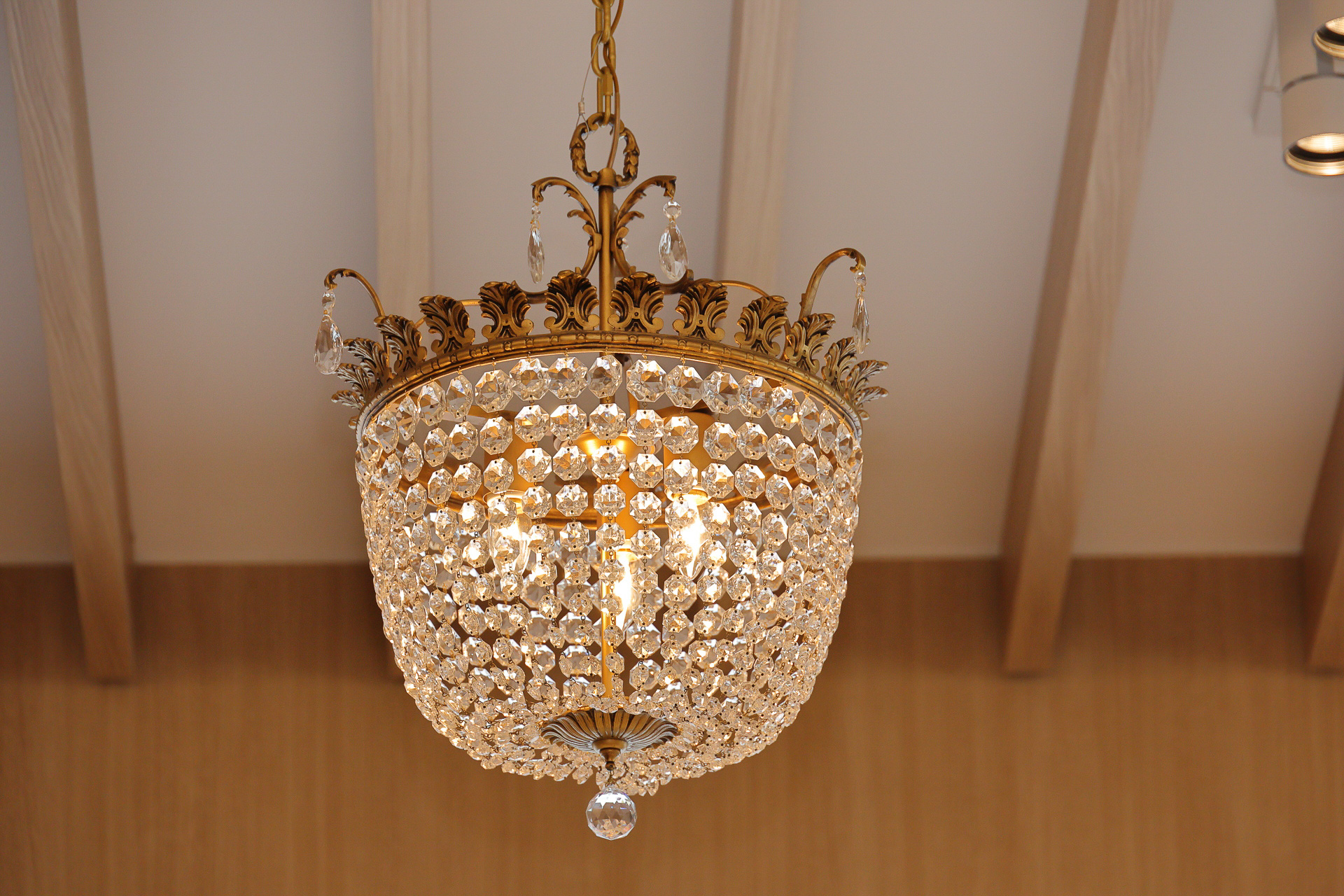 プラザ合意の開催場所として有名なニューヨーク プラザホテルの貴重なシャンデリア