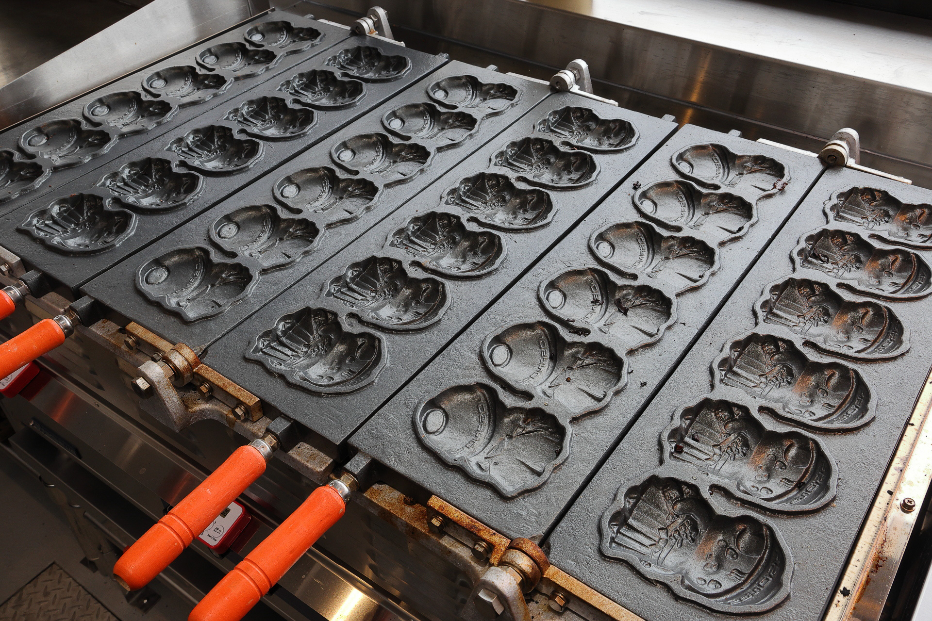 さのまる焼き器は1100年の歴史を誇る天明鋳物を今に伝える佐野市内の栗崎鋳工所製