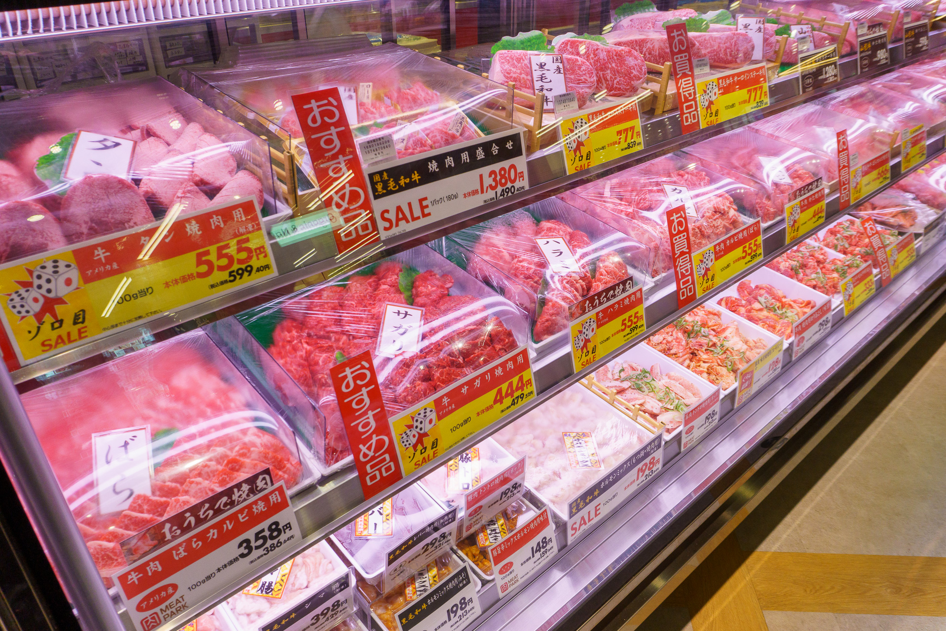 関東初のお肉売場「MEAT PARK」
