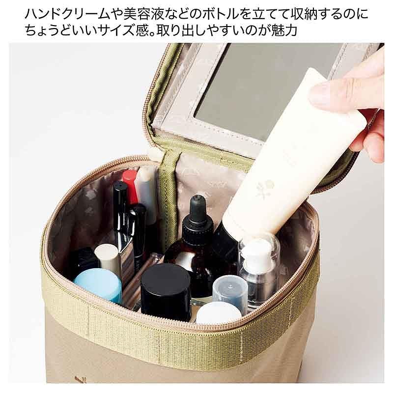 インナーには「スノーピーク」のオリジナル柄をプリント。ボディにはぐるりと一周、テープを巻いており、カラビナなどを装着して機能アレンジもできる