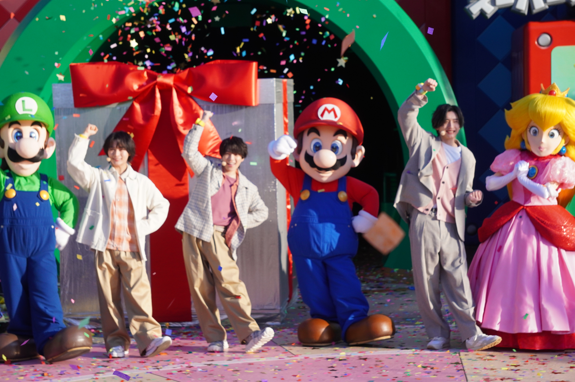 「We are all stars！　無敵の1年、スタート」という掛け声で、賑やかにイベント開幕を宣言