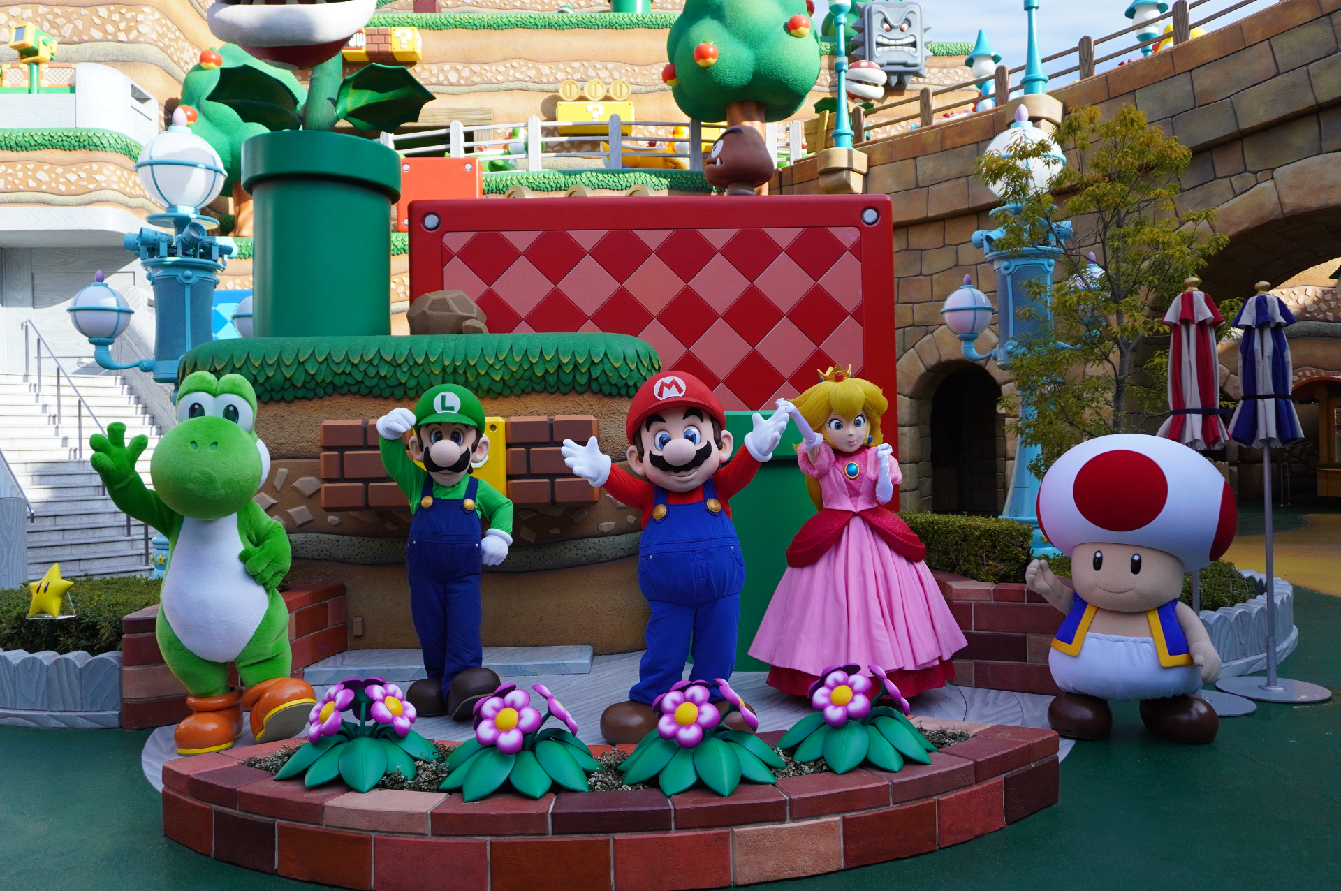 最後はヨッシー、ルイージ、マリオ、ピーチ姫、キノピオが全員揃って撮影タイム