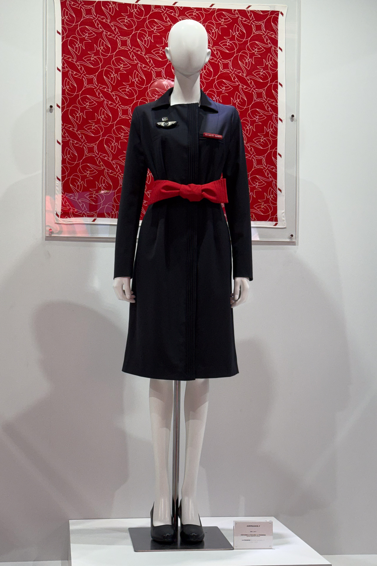 ラクロワによる現行の制服