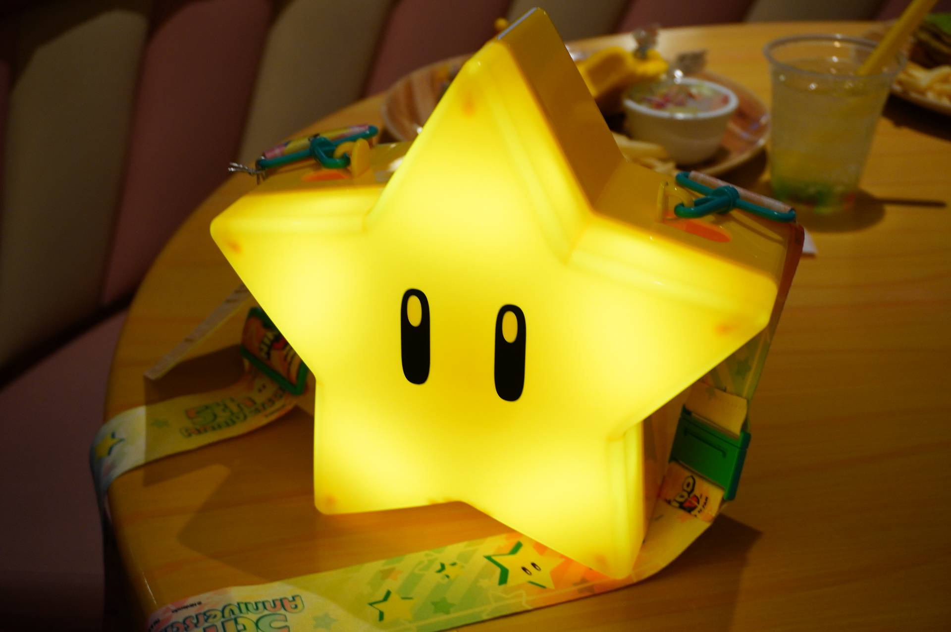 ピカピカ光ってBGMがなる特別仕様のポップコーンバケツ