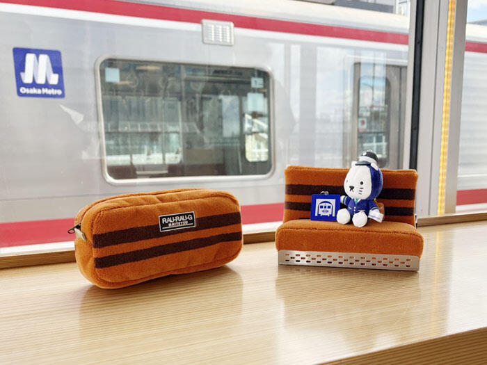 Osaka Metroは引退した地下鉄車両の廃材を活用したグッズを発売する