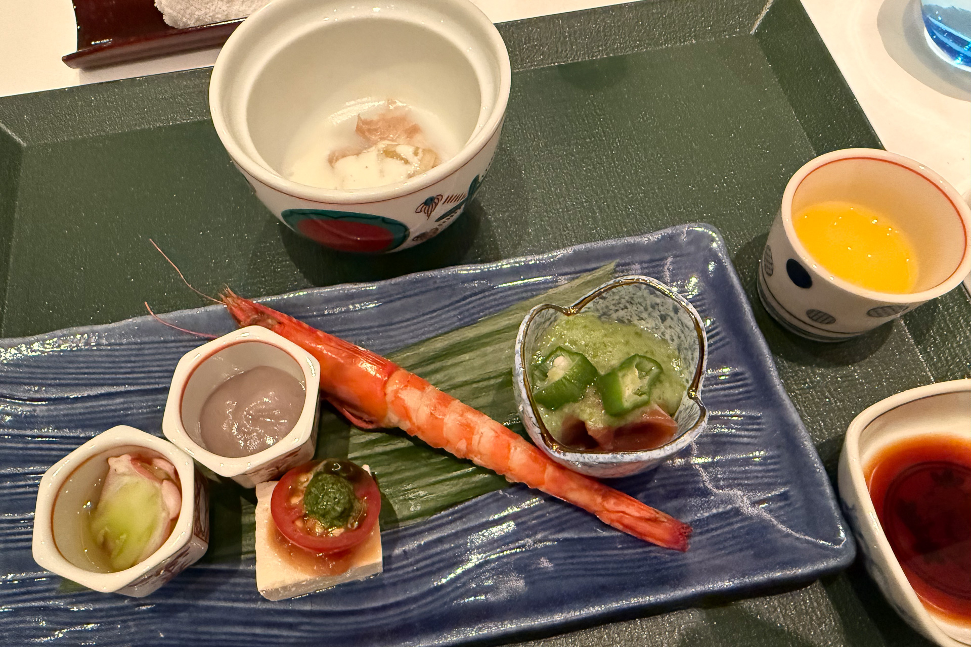 3日目の夜に「ザ・レストラン 富士」で提供した沖縄御膳の食前酒、先附、八寸