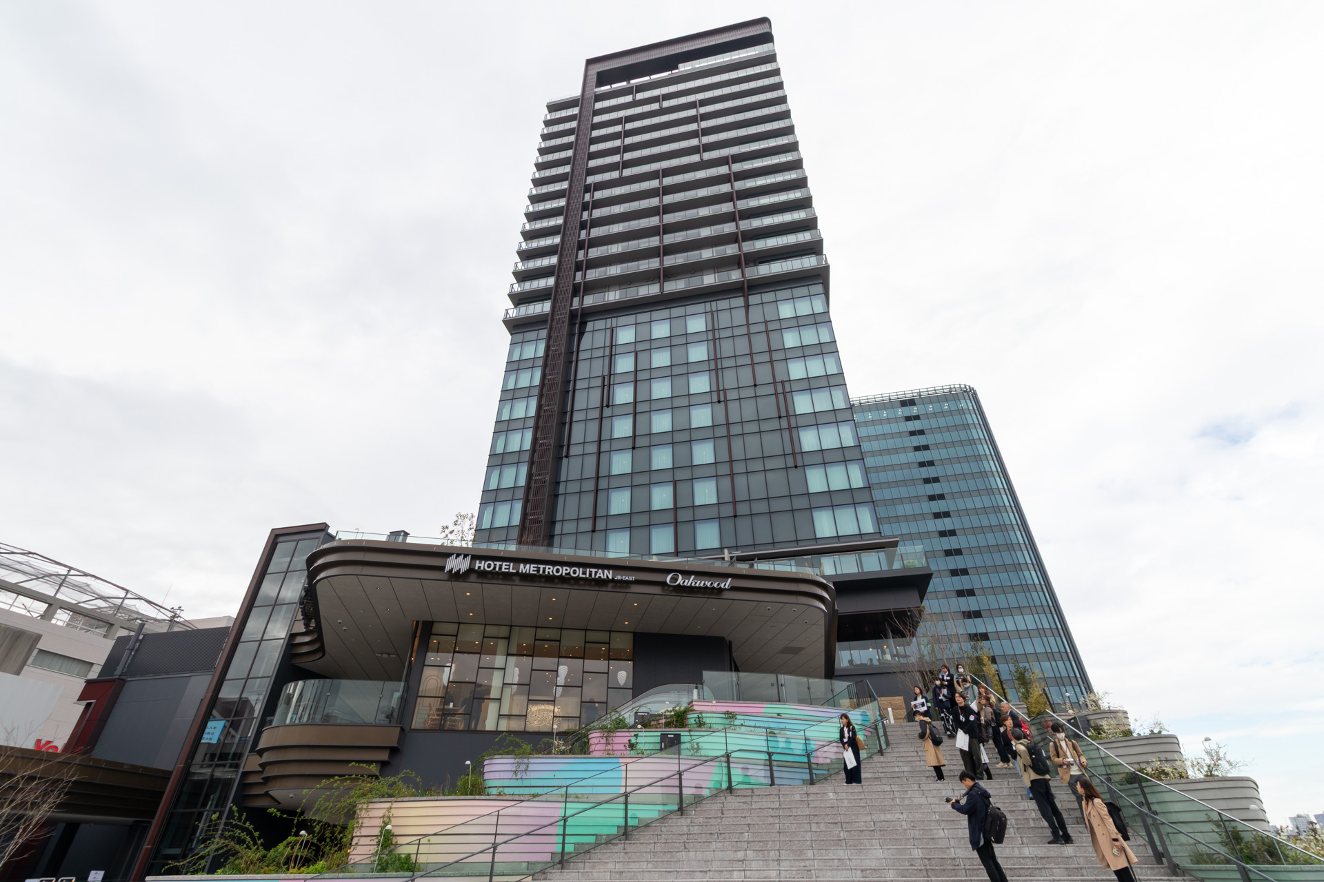 大井町駅の方から見た「大井町トラックス」