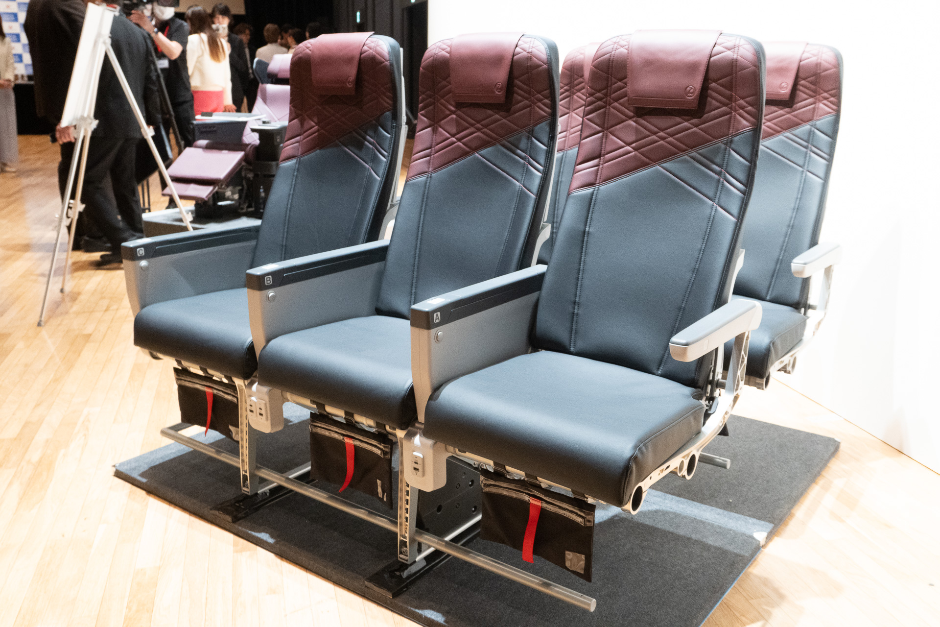 新機材ボーイング 737-8型機の普通席（エコノミークラス）