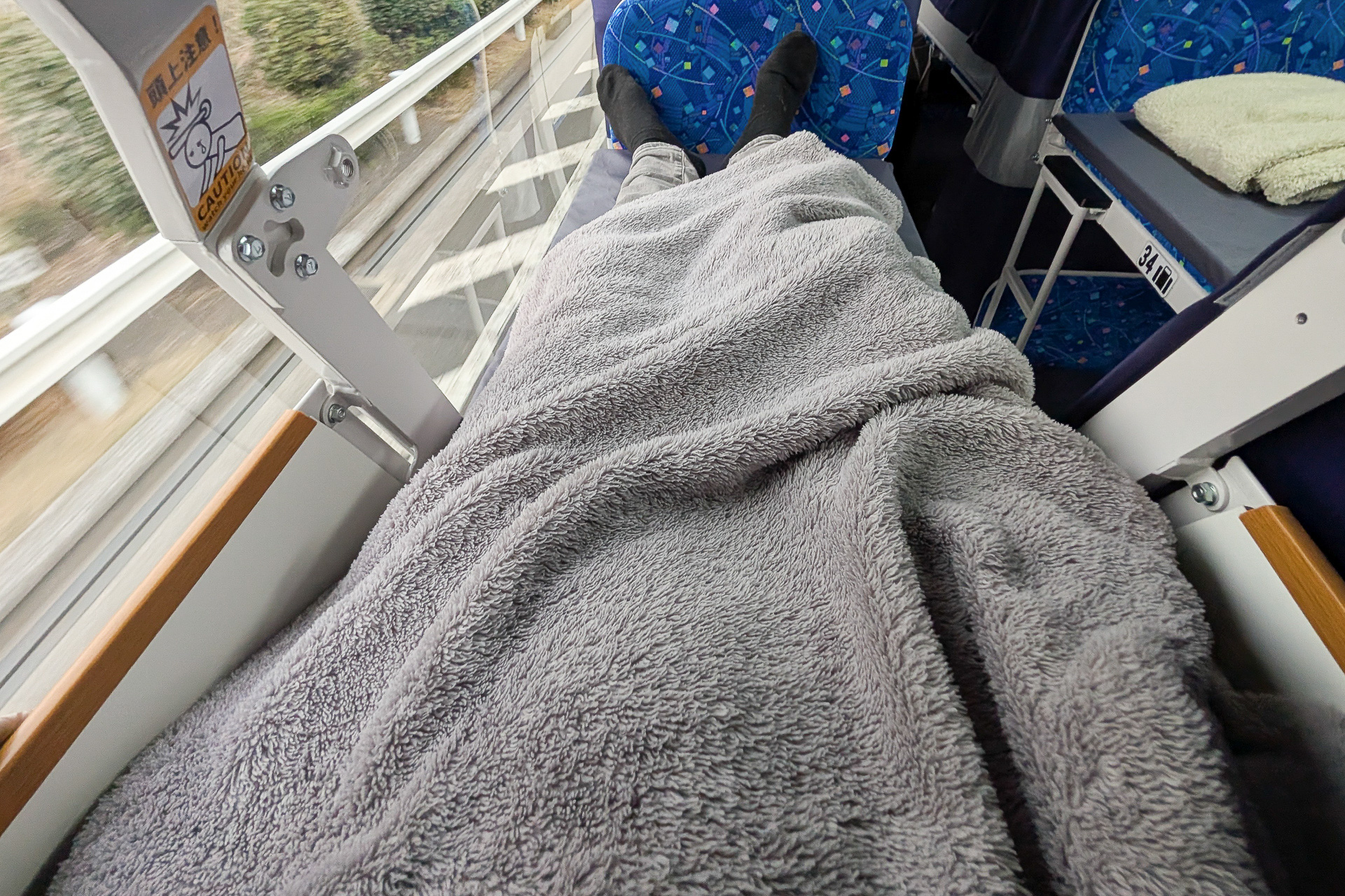 寒かったら、就寝時にはブランケットが使える