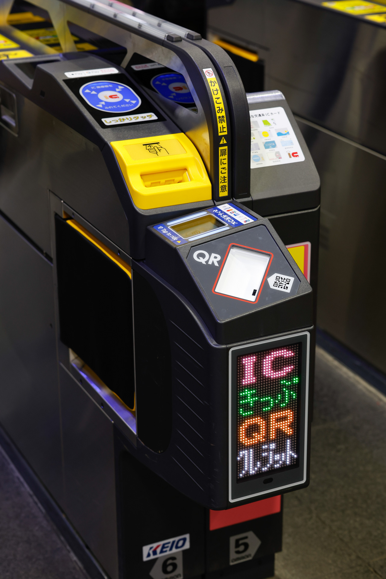 京王も以前からタッチ決済に対応していた。こちらは「クレジット」と表示している