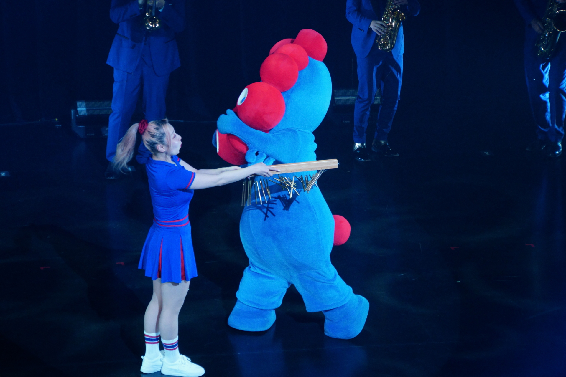 ミャクミャクチャレンジとして楽器の演奏に挑戦