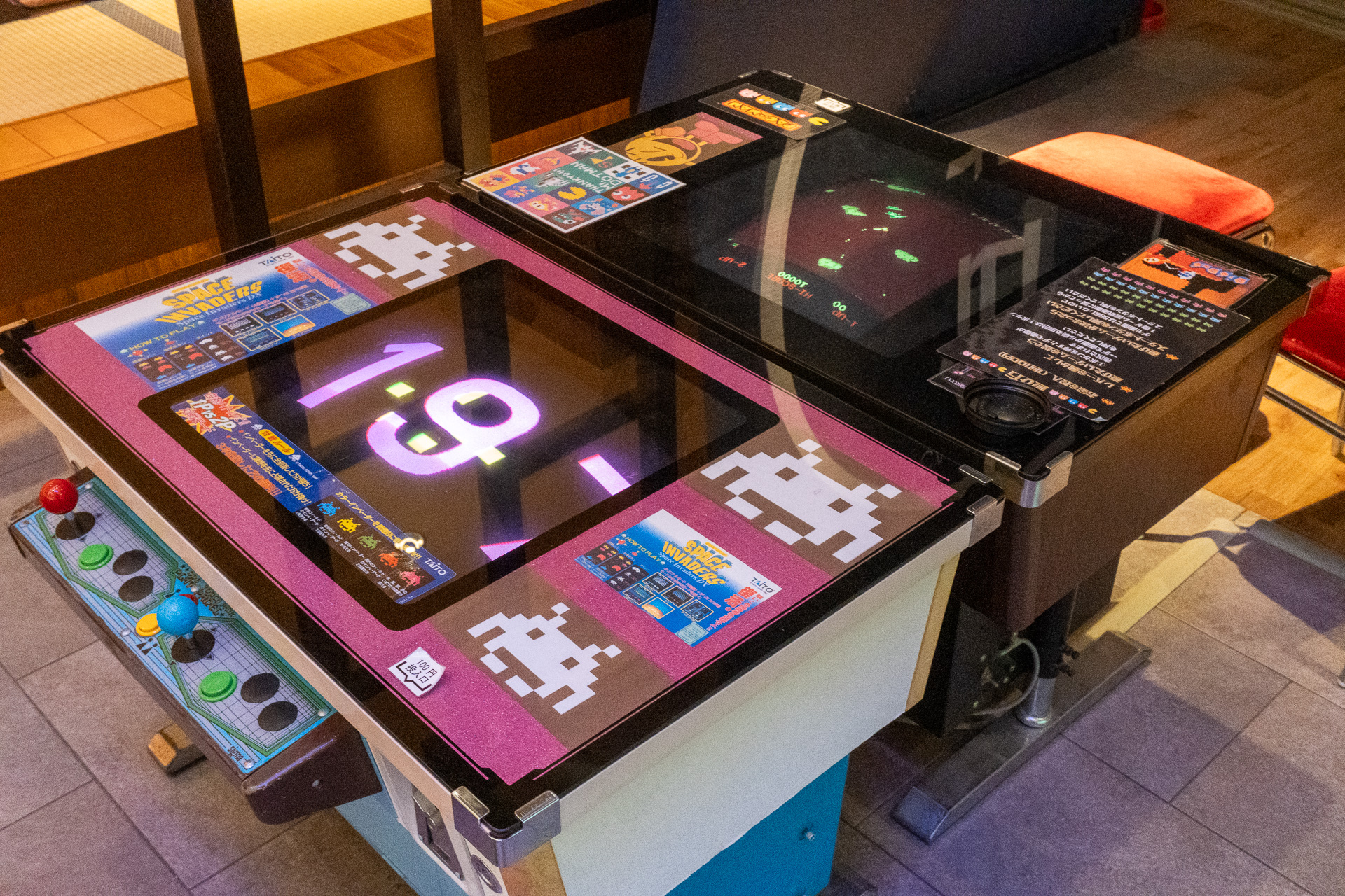 ホテルニューアカオが復活開業した2023年に誕生した「にぎわい横丁」。レトロゲームや射的、駄菓子コーナー、缶詰Barなどが楽しめる
