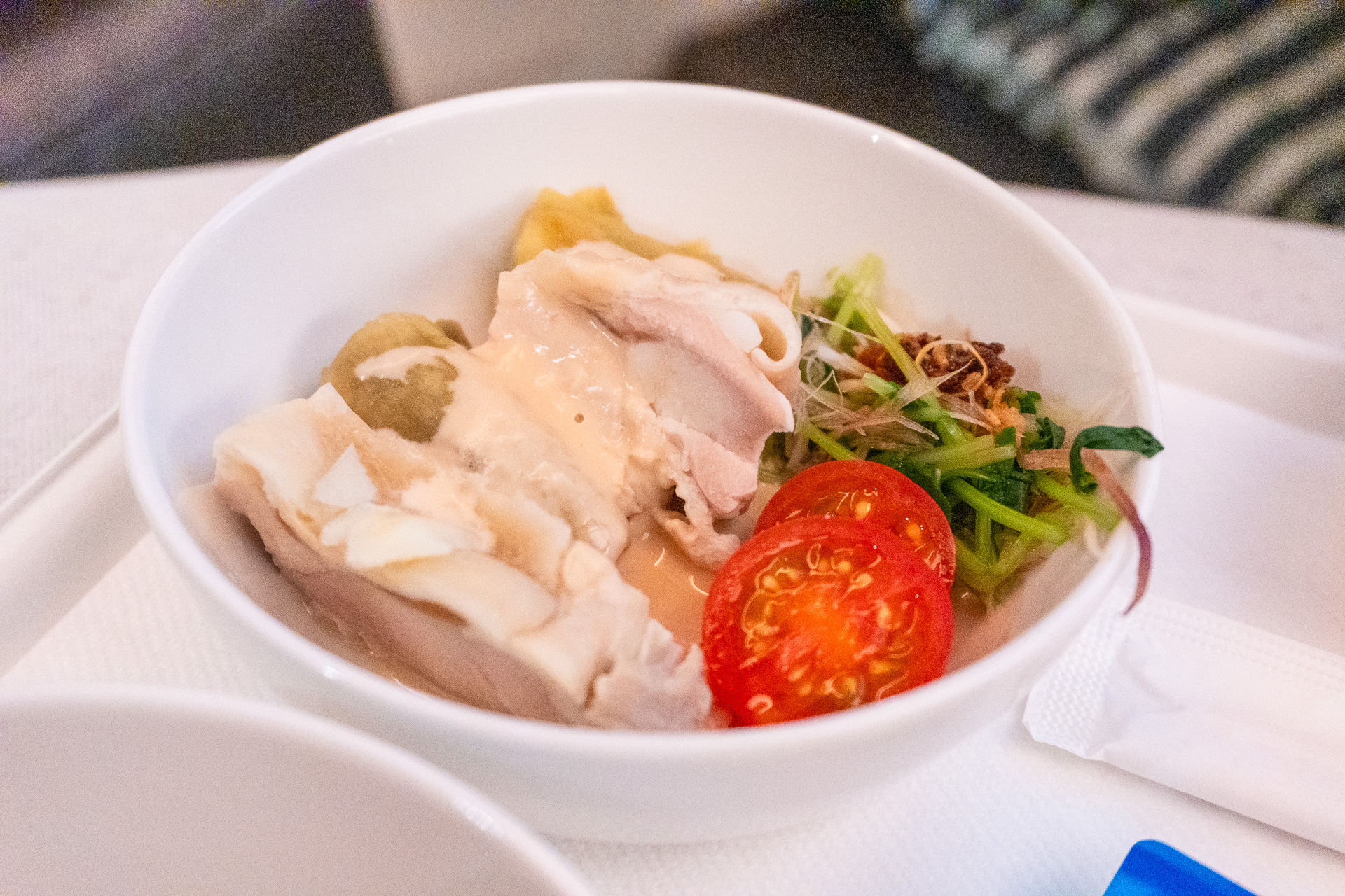前菜「あべ鶏の香味蒸しと焼き茄子 胡麻クリームソース」