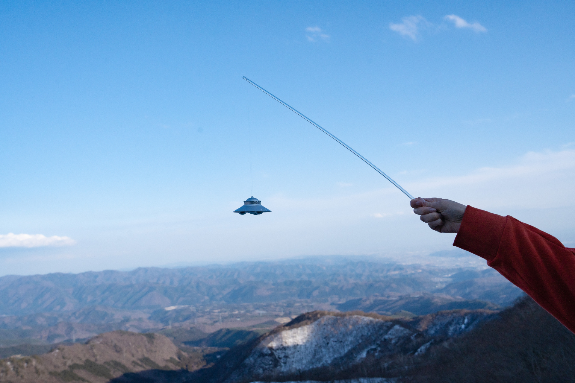 あらゆる場所にUFOを出現させることができる糸井重里考案グッズ「UFO自由自在」