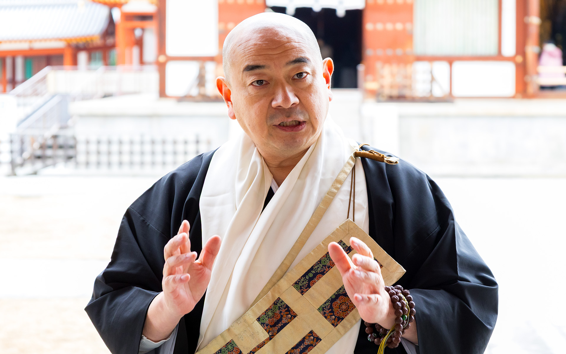 大谷徹奘副住職