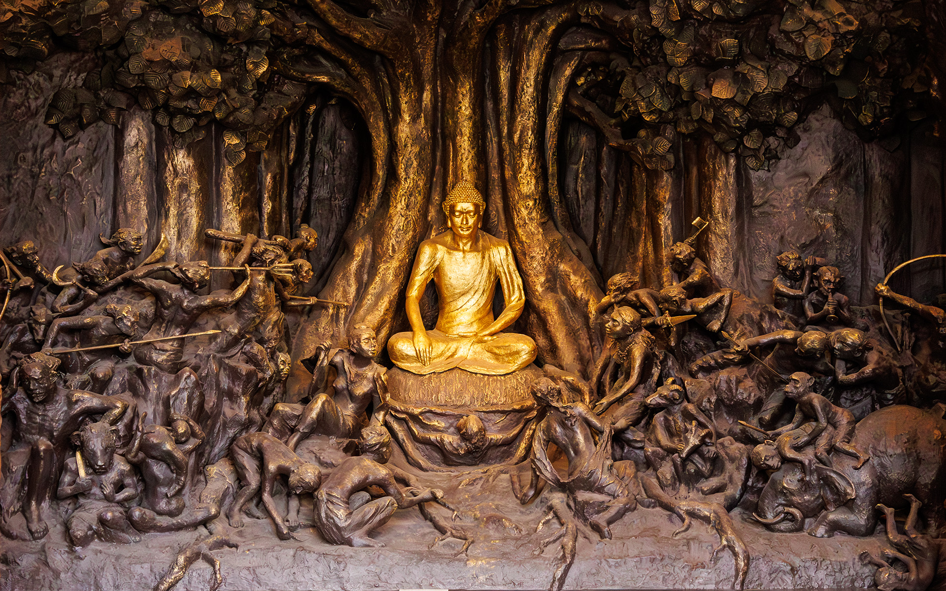 西塔には「成道」「転法輪」「涅槃」「分舎利」の4場面。写真は成道