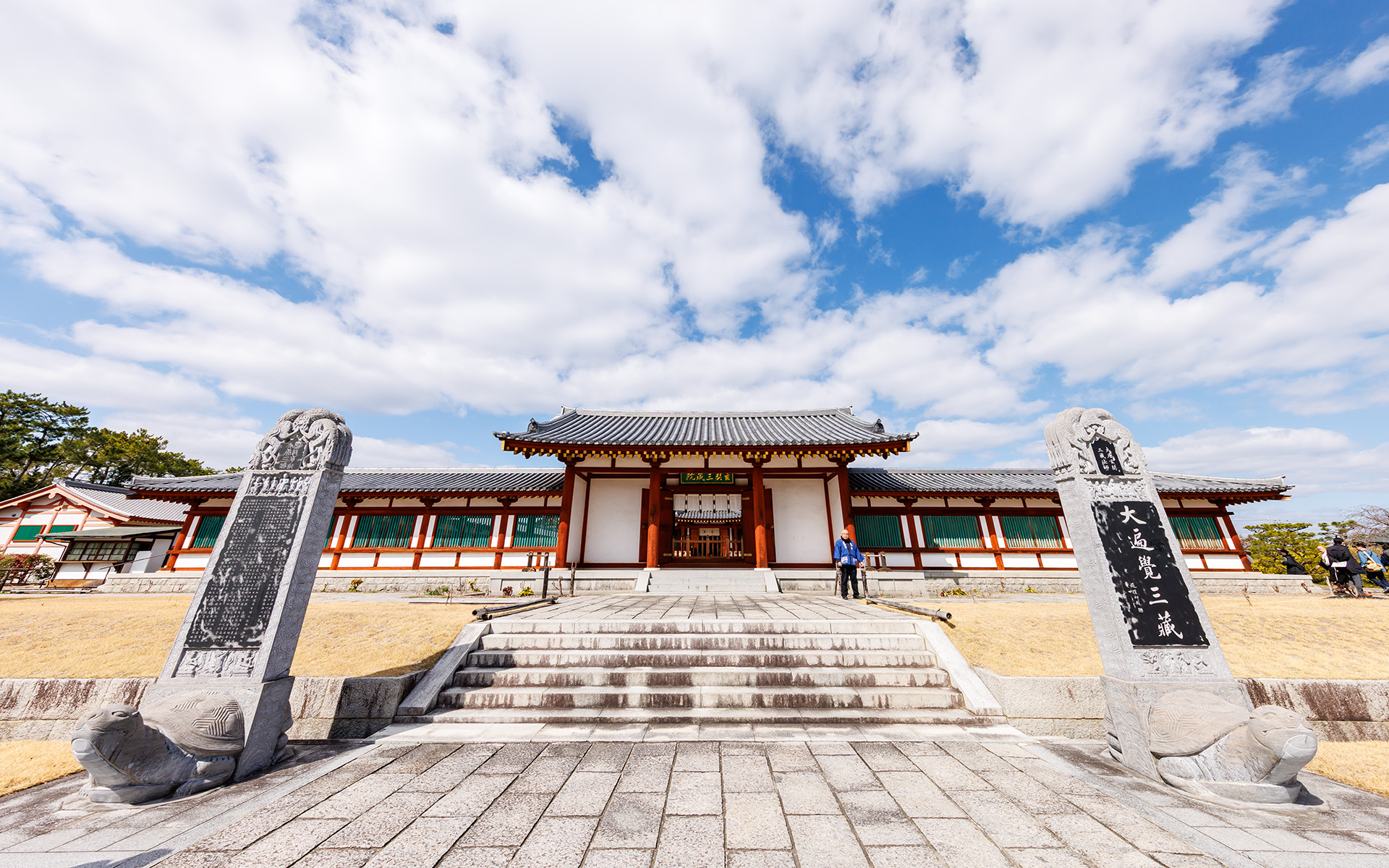 與楽門から道路を隔てた北側には玄奘三蔵院伽藍がある