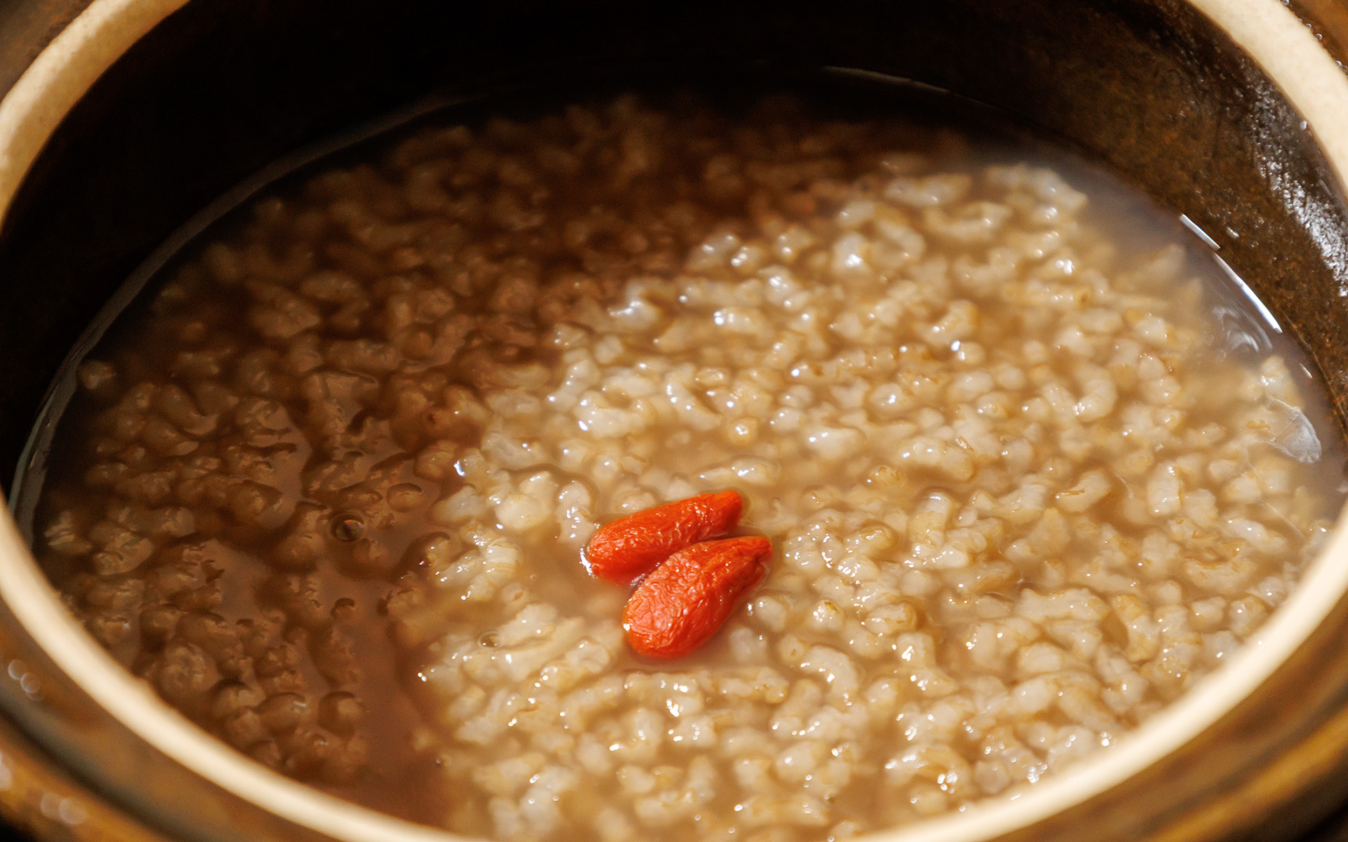 茶粥はほうじ茶とご飯の旨みをストレートに味わえる