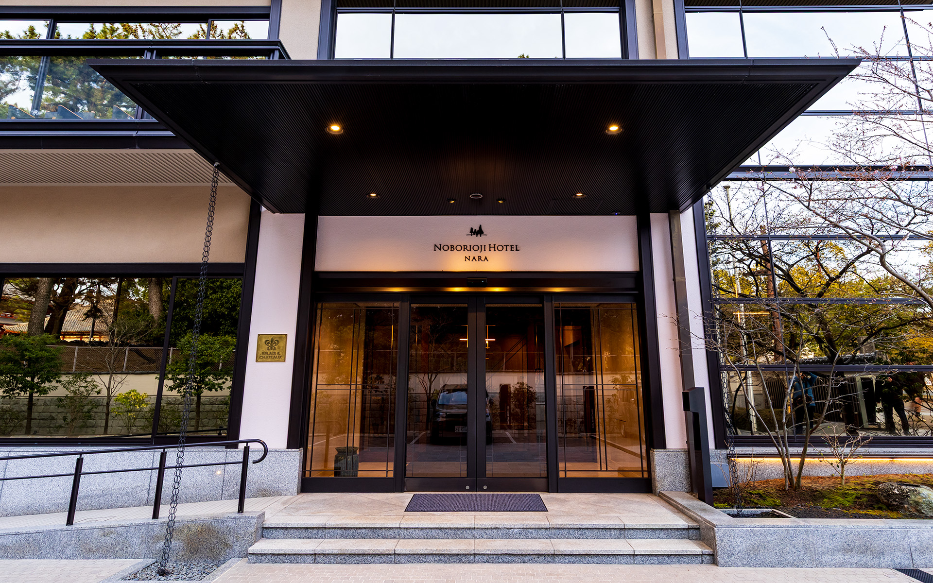 エントランス。入って左手にレストラン ル・ボワがある