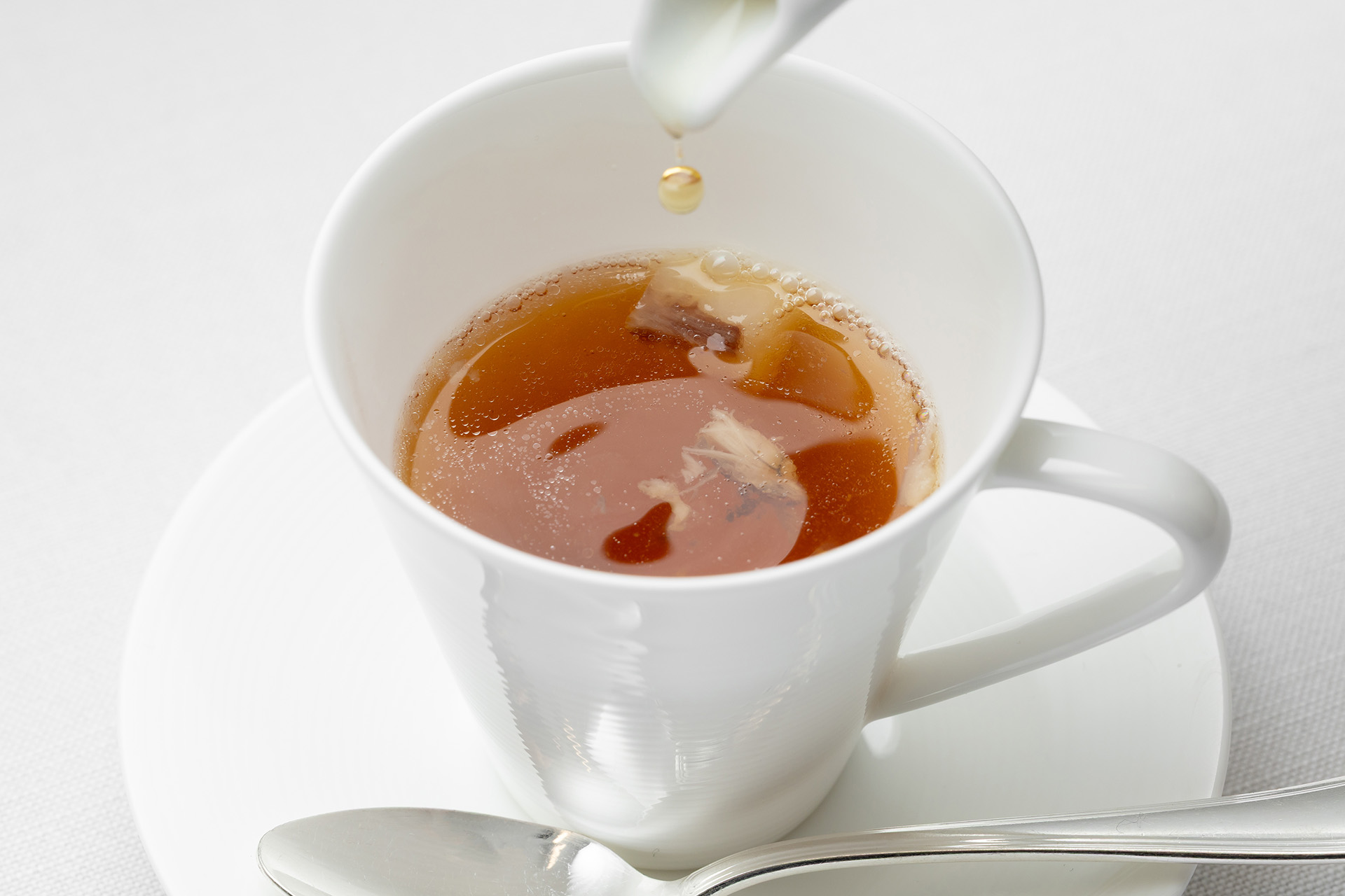 ビーフコンソメ。牛テールをダブルコンソメでさらに濃厚に