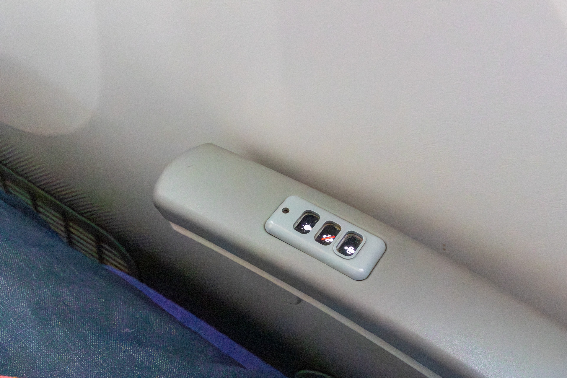 肘掛けの機能もシンプル