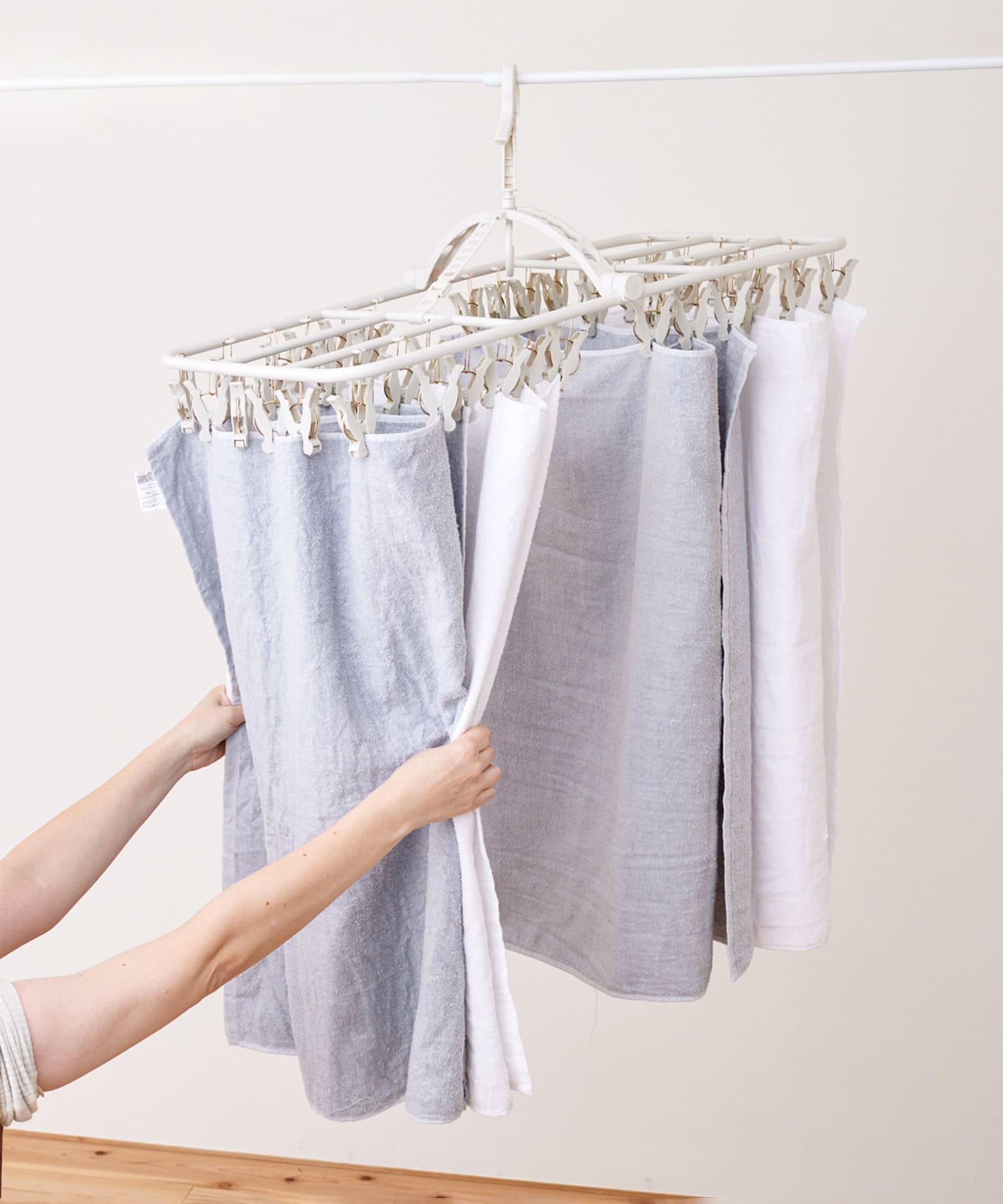 「引っ張るだけ44ピンチハンガー」（1650円）