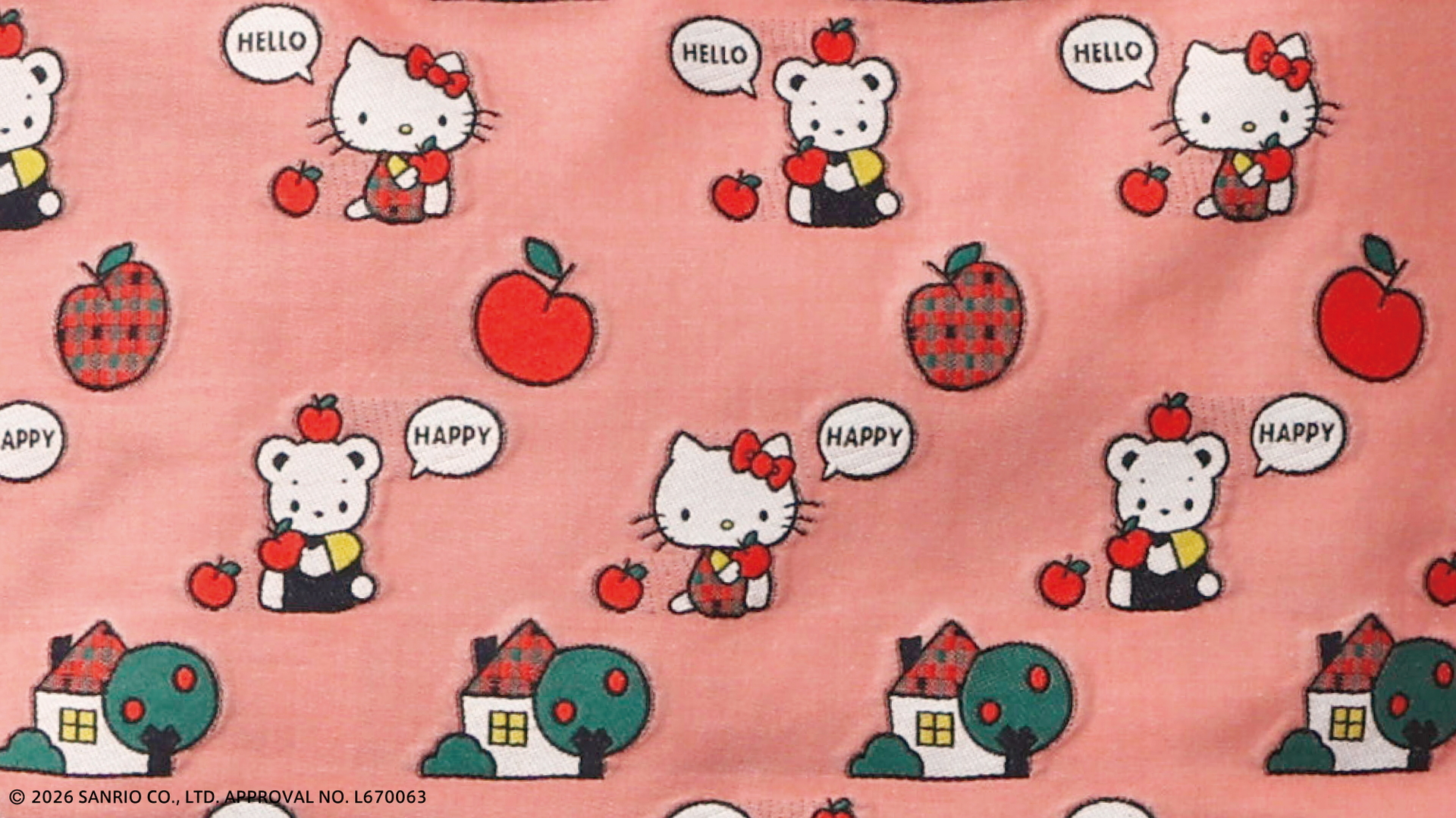 バッグやマルチケースには、りんごを持ったファミちゃんやファミリアチェックのお家をあしらっている