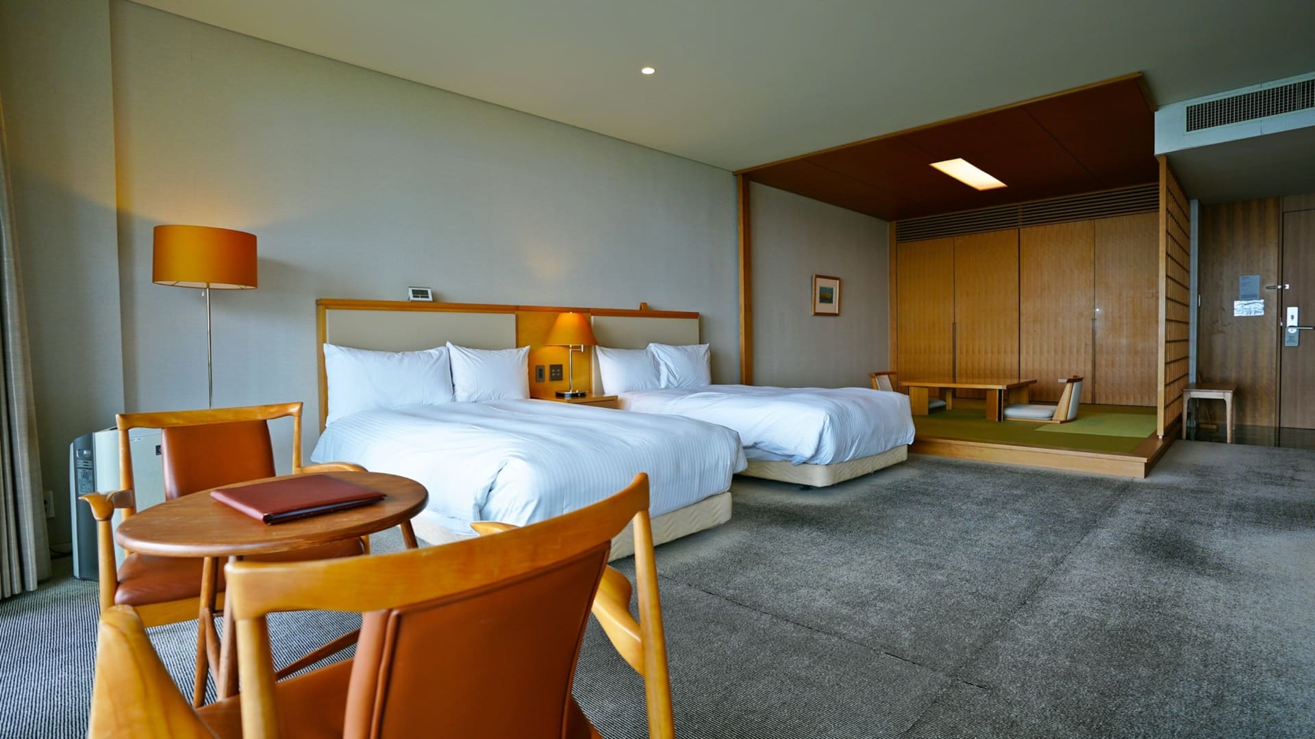 天然温泉半露天風呂付客室（和洋室）