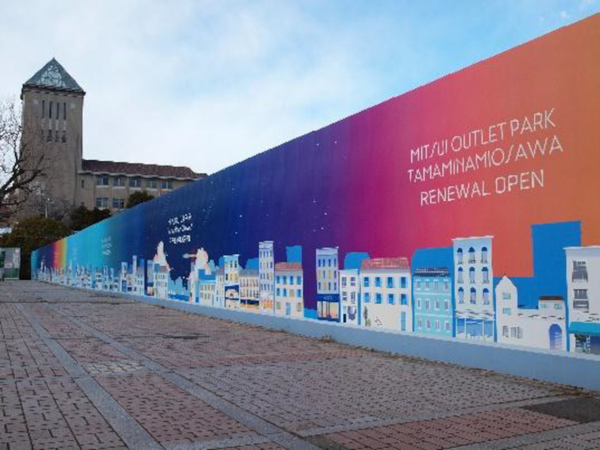 工事期間中も、仮囲いのアート装飾や歩行空間沿いイベントスペースでのキッチンカーなど、憩いの場を設ける