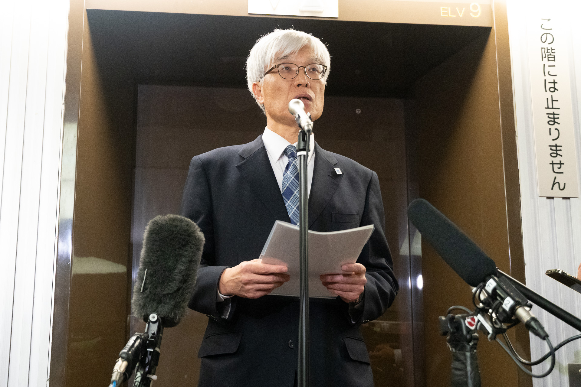 取材に応じる藤井社長