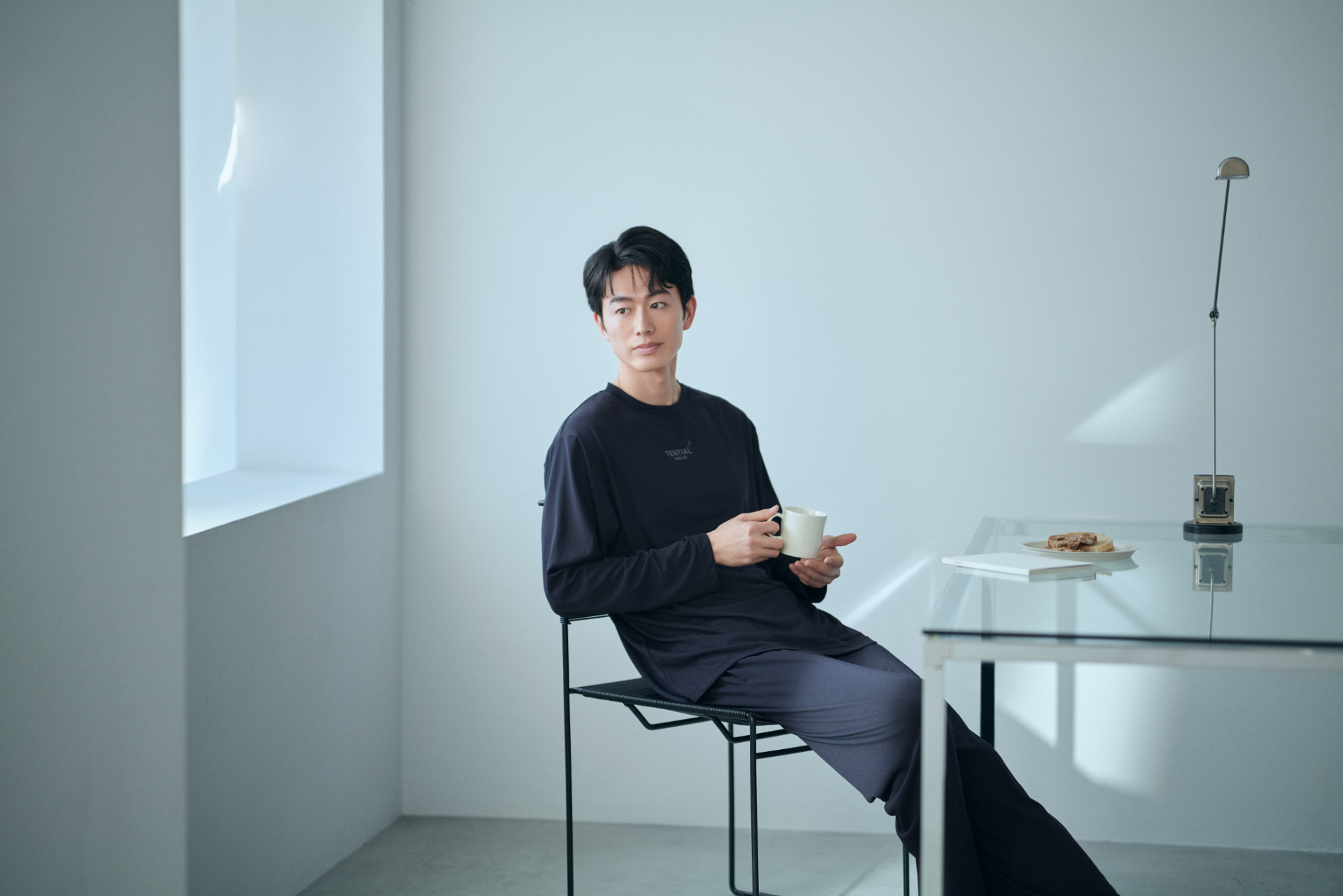 対象商品の一例「BAKUNE Dry メンズ 上下セット（長袖Tシャツ・ロングパンツ）」。セラミックを練りこんだ特殊繊維により着て寝るだけで疲労回復