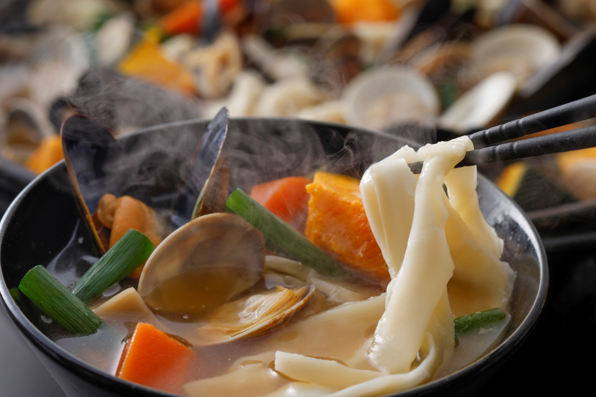 山梨の郷土料理をアレンジした魚介ほうとう鍋