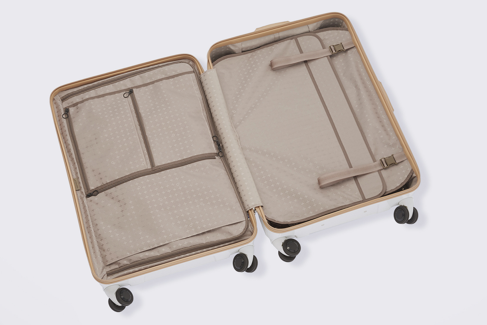 内装はプライバシーを守り、少ない荷物でも荷崩れを防ぐ工夫