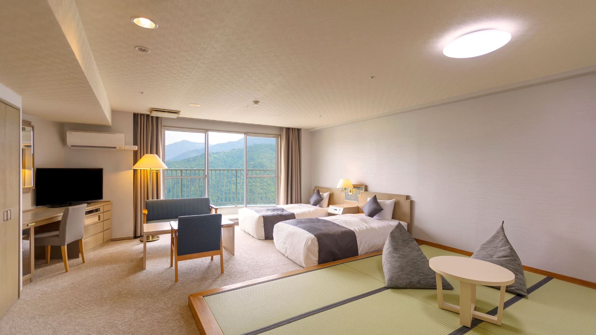 客室一例（スタンダード和洋室ツイン）