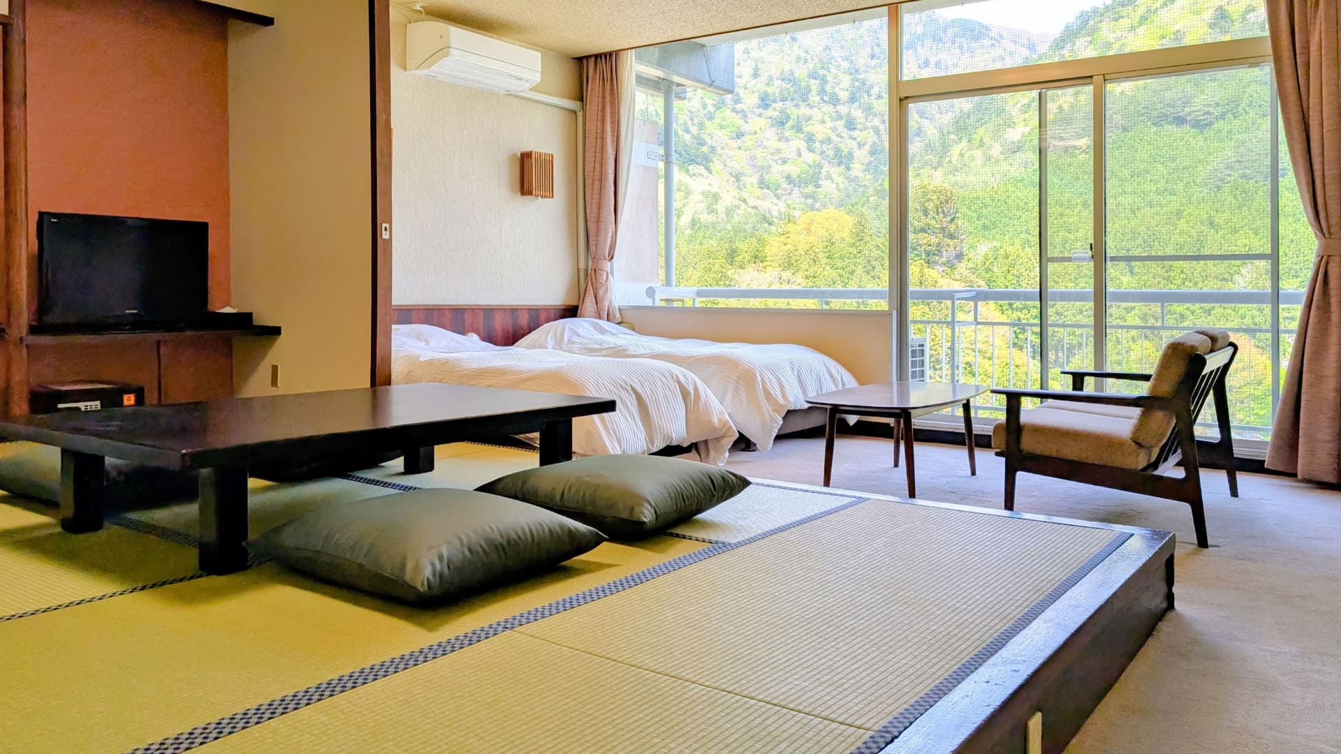 客室一例（スタンダード和洋室ツイン）