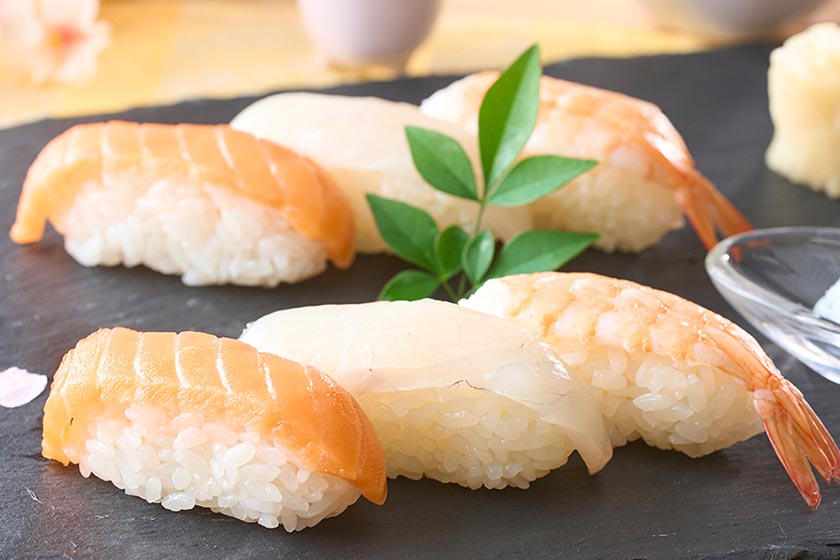 ライブキッチンでは握り寿司や天ぷらも