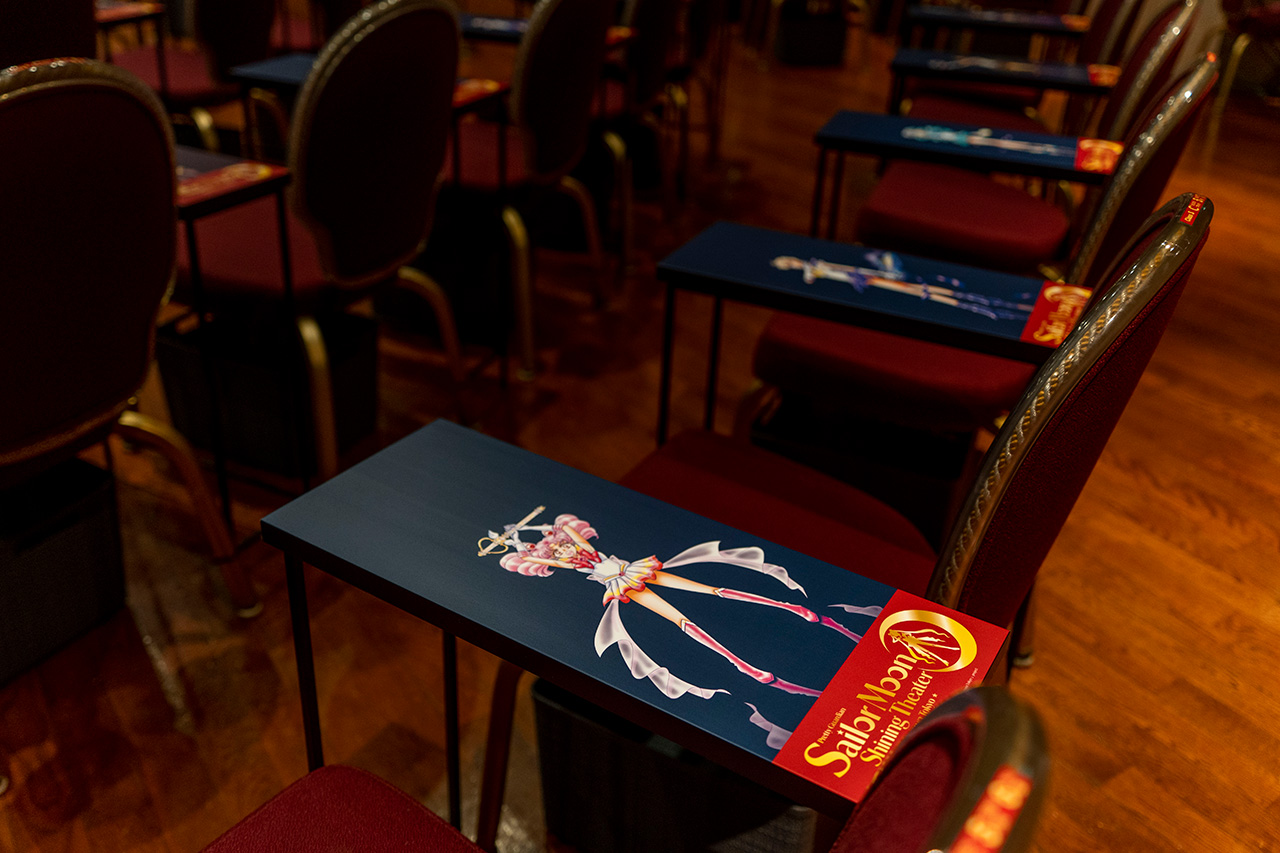 スーパーセーラーちびムーンがデザインされたテーブル