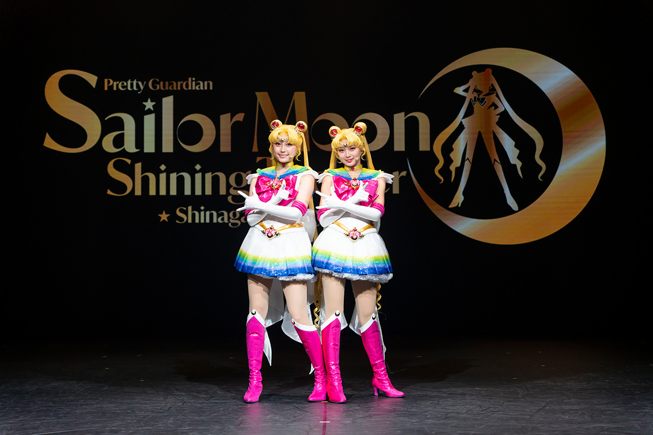 物語の世界から飛び出してきたような2人