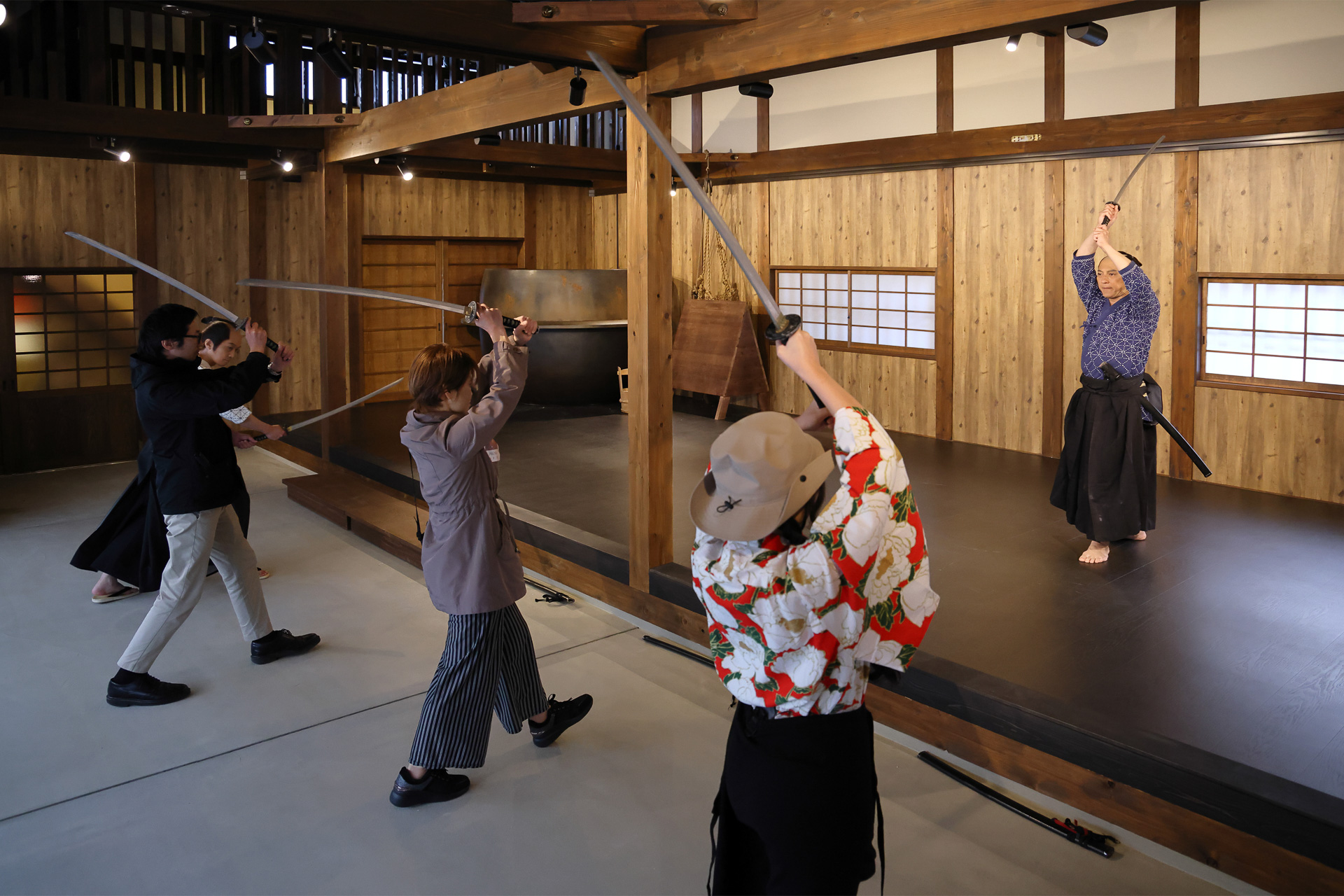 壱の間 昼の演目「侍修練場」。師範に弟子入し剣術を磨くというもの