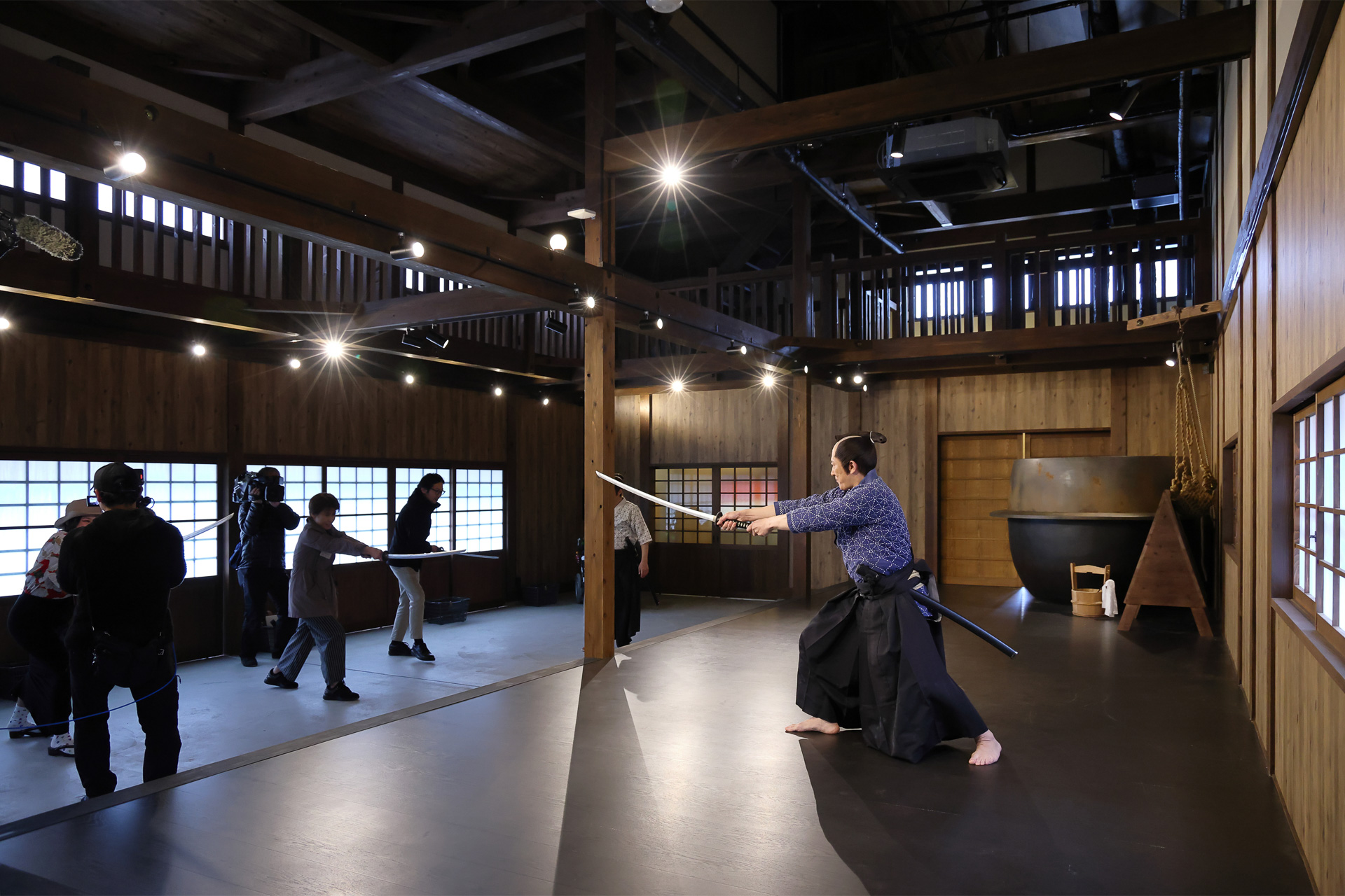 役者との会話が楽しめるのも映画村の演目の魅力だ