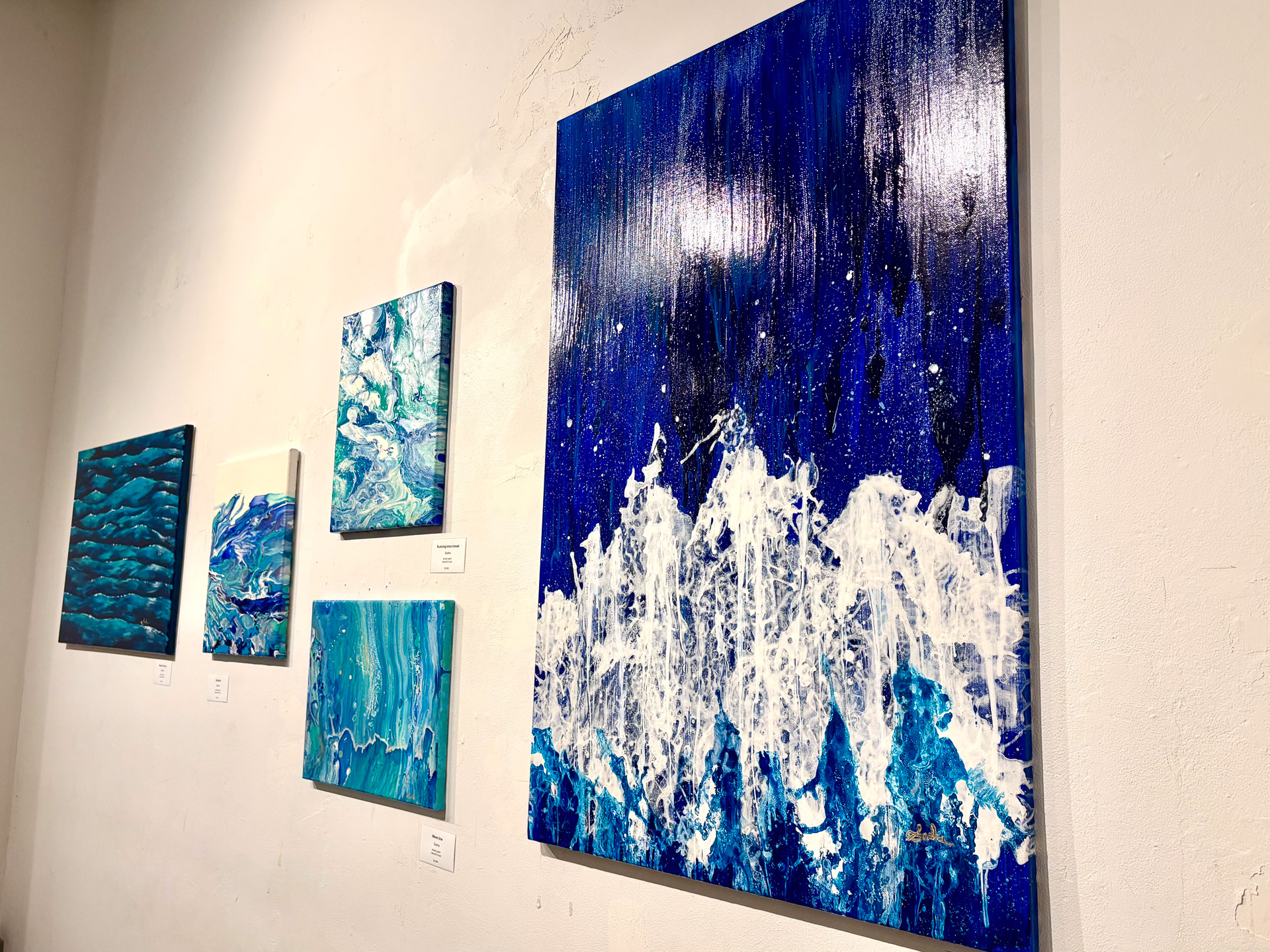 押す力と引く力、循環する海の「引き寄せる力」を表現したかったと語ってくれた