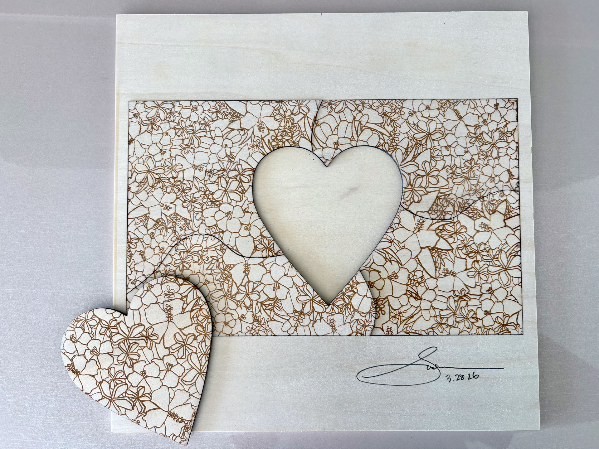 パーティの最後に抽選を行ない、サーシャさんからのさまざまなギフトに会場が盛り上がった。私は幸運なことに、まだ発売されていないパズルアートが大当たり。Mahalo!