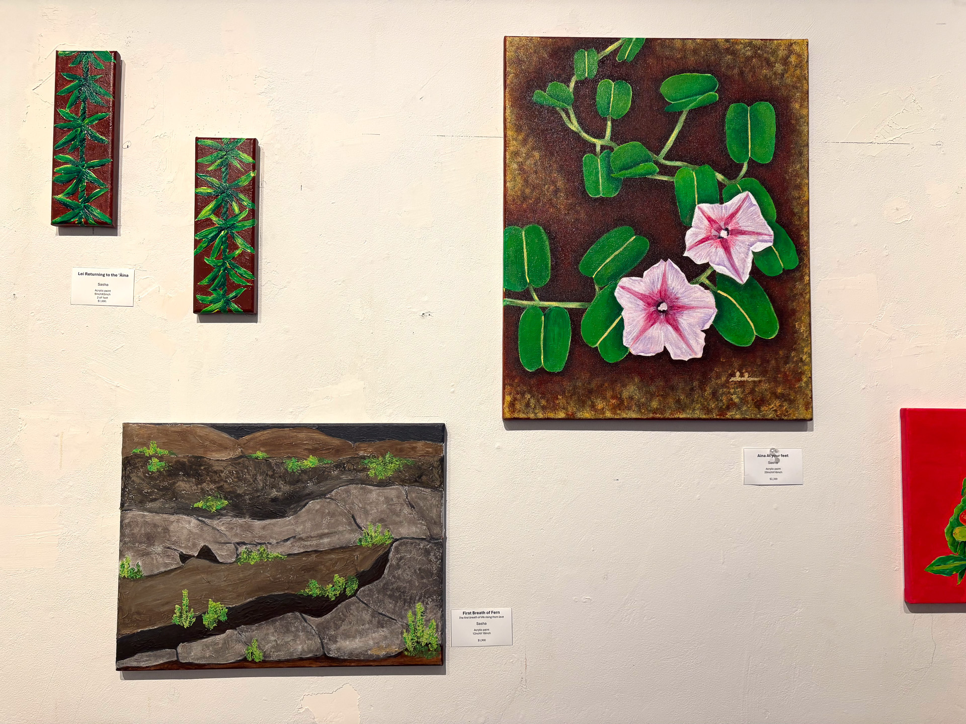 左下の作品は、溶岩の間から静かに芽吹くシダを描いていて、「はじまり」を表現した