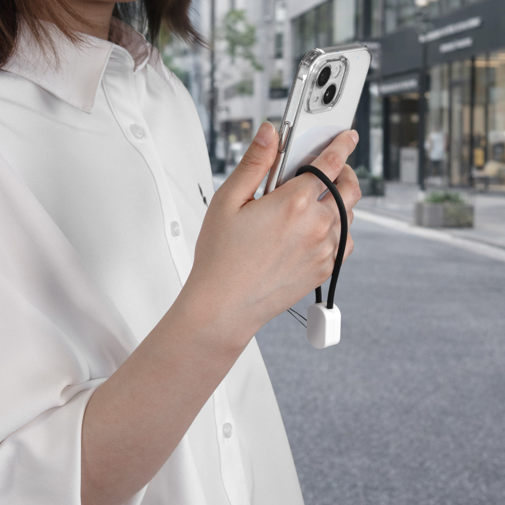 外出先で充電ケーブルとしても使えるストラップ。PD60W充電/データ転送にも対応するUSB Type-C to Type-C