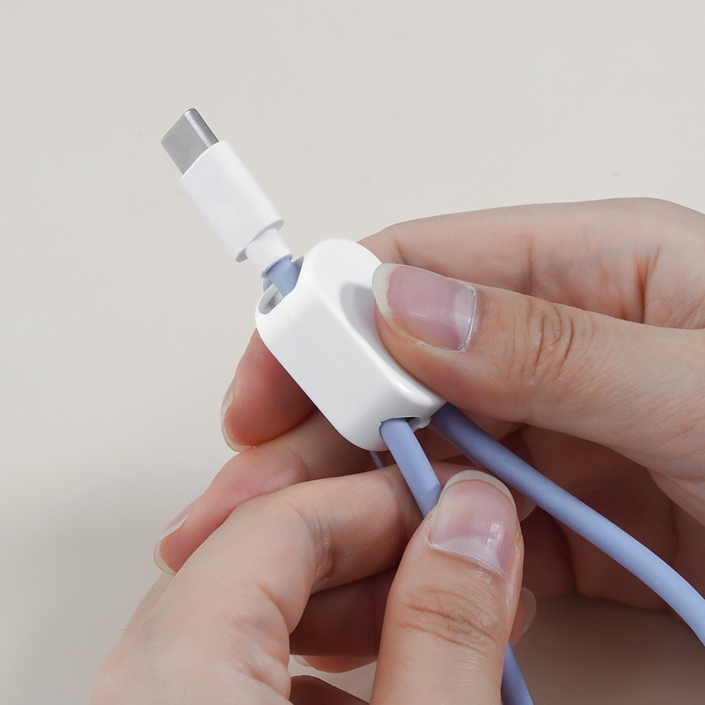 外出先で充電ケーブルとしても使えるストラップ。PD60W充電/データ転送にも対応するUSB Type-C to Type-C