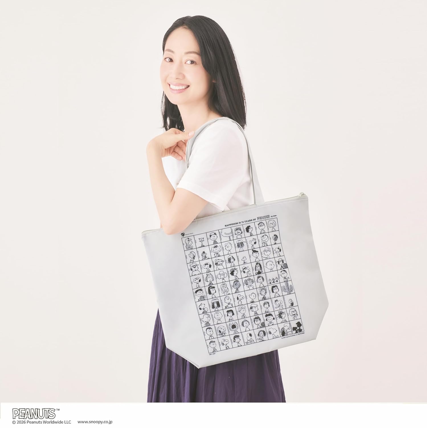 大容量サイズの保冷バッグ。持ち手はラクに肩掛けできる長さ